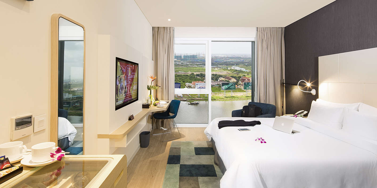 Liberty Central Saigon Riverside — vibe