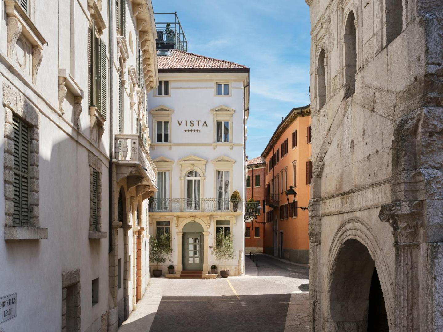 Vista Verona, backstory