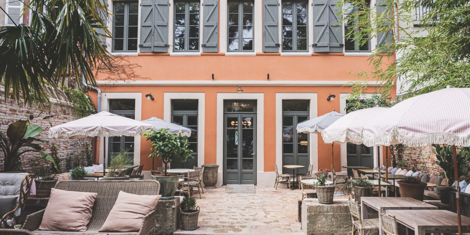 Hotel SOCLO Toulouse, backstory