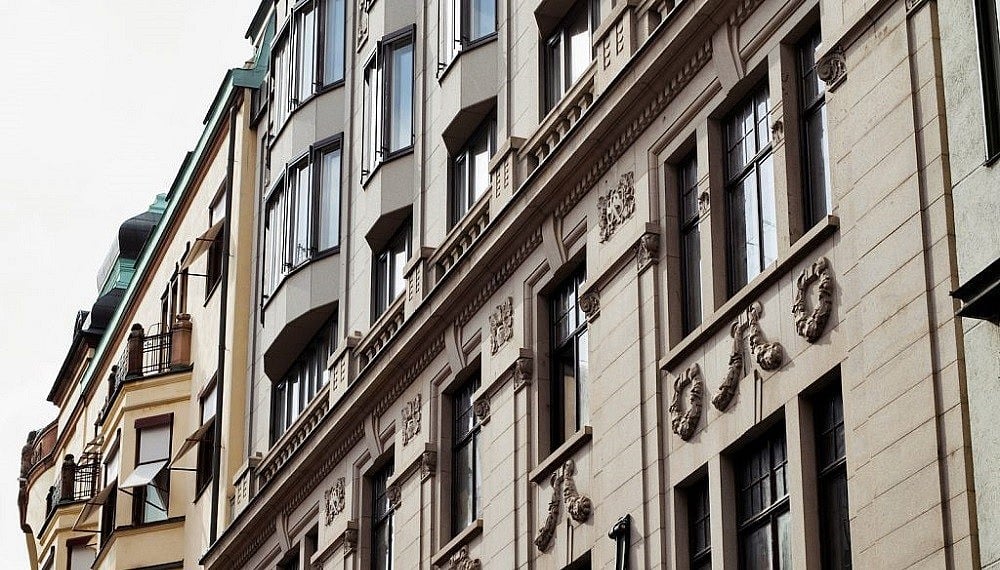 Bank Hotel, backstory