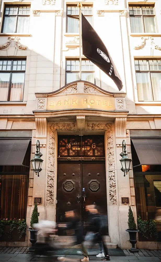 Bank Hotel, backstory