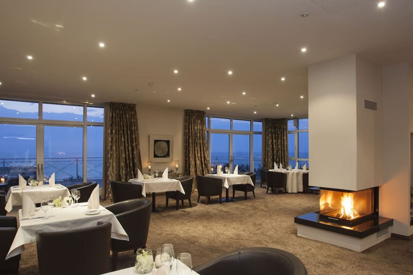 Strandhotel Fischland, at the table