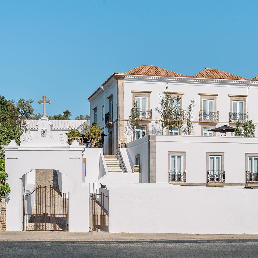 Colégio Charm House, backstory