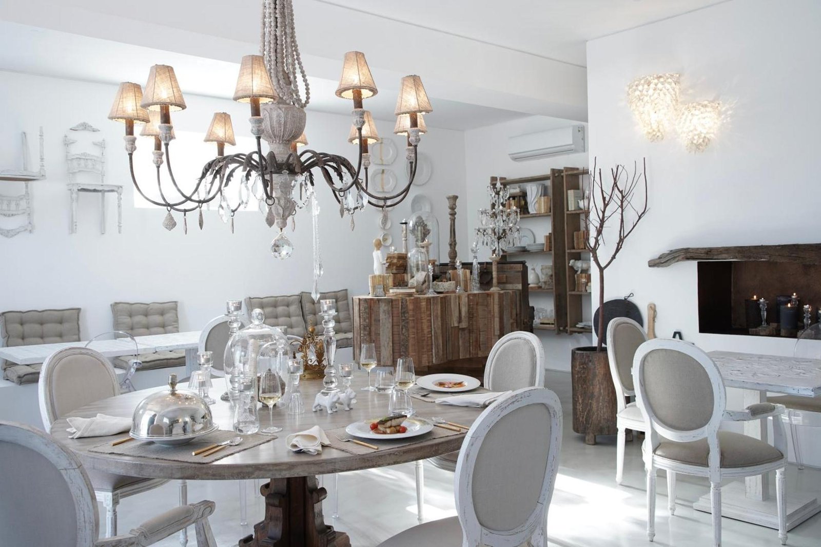 Colégio Charm House, eat & drink