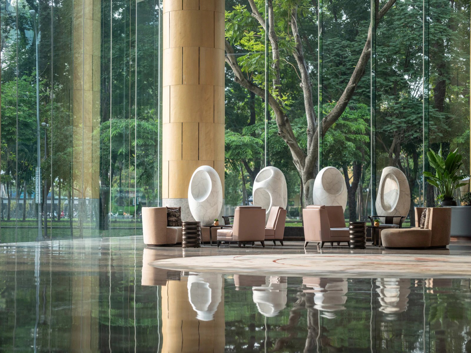 New World Saigon Hotel — vibe