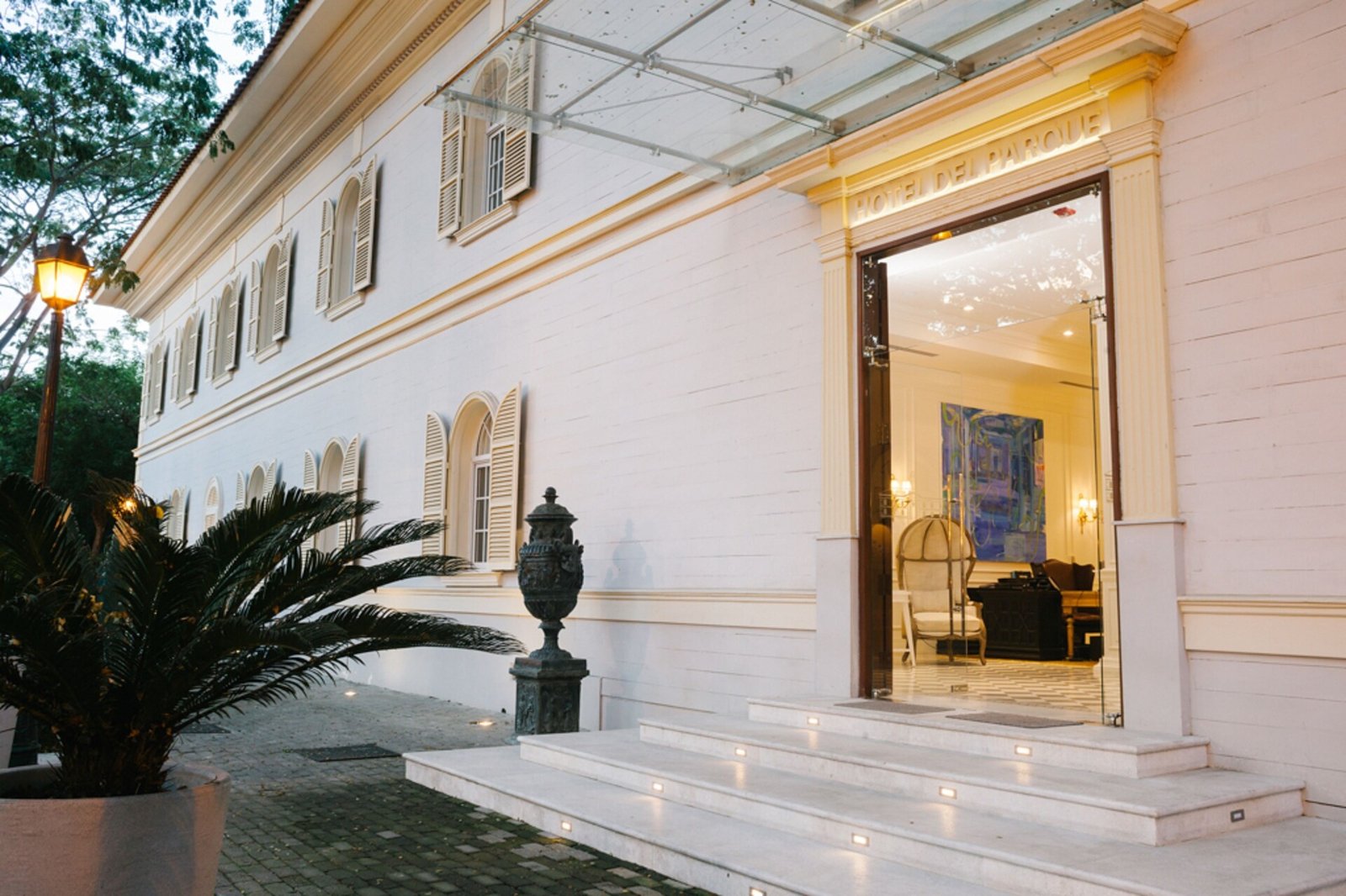 Hotel Del Parque, backstory