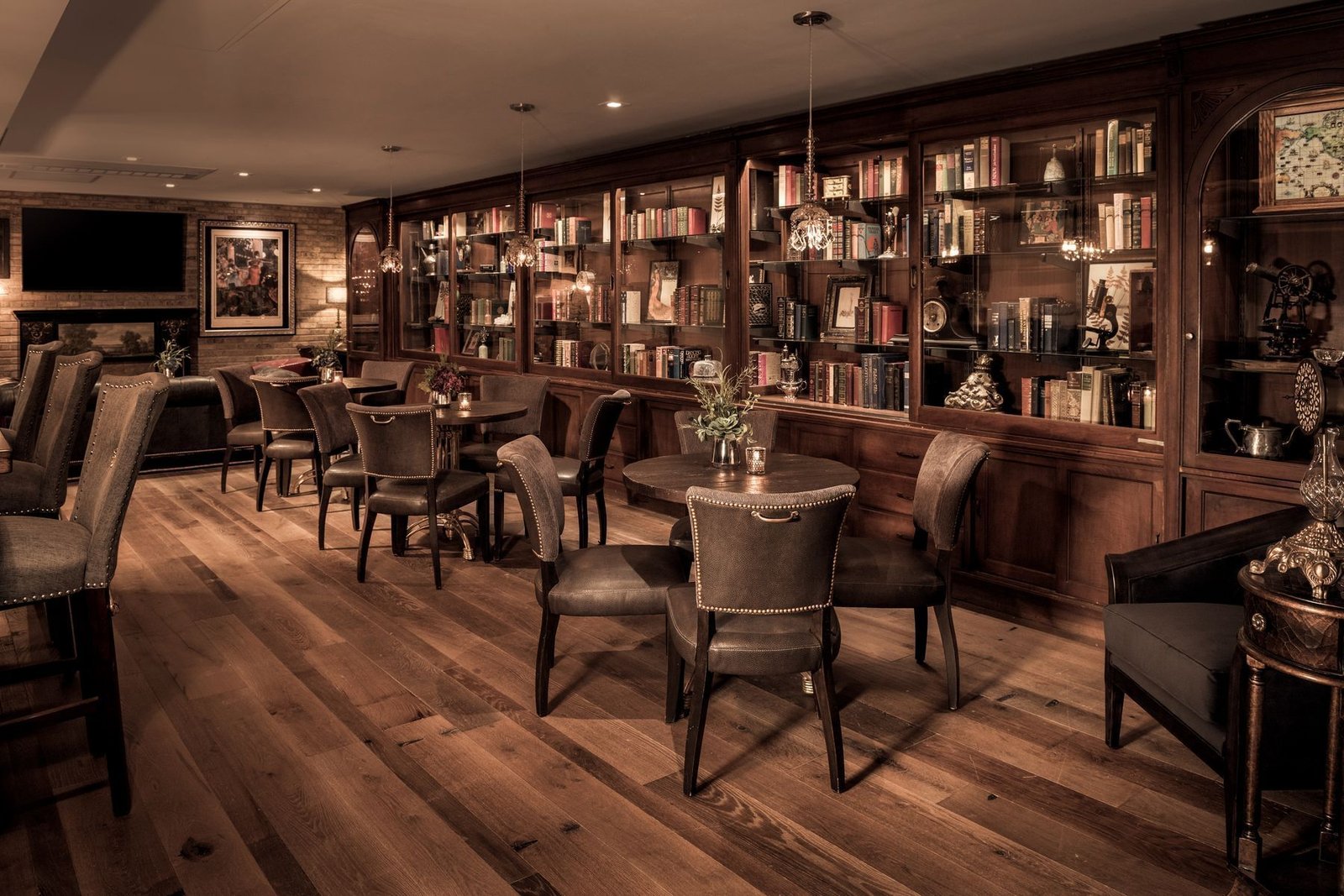 The Ivey's Hotel, vibe