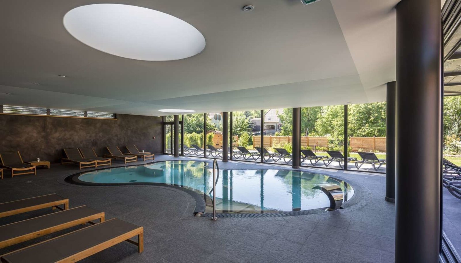 Auberge du Cheval Blanc, the pool