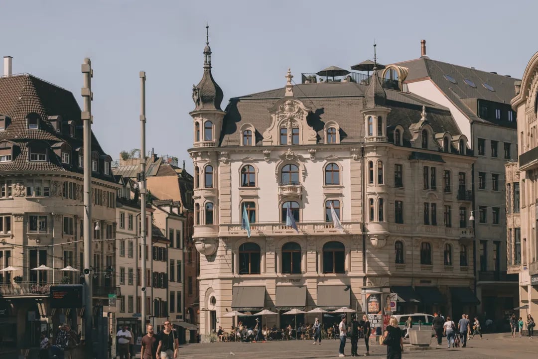 Hotel Märthof Basel, backstory