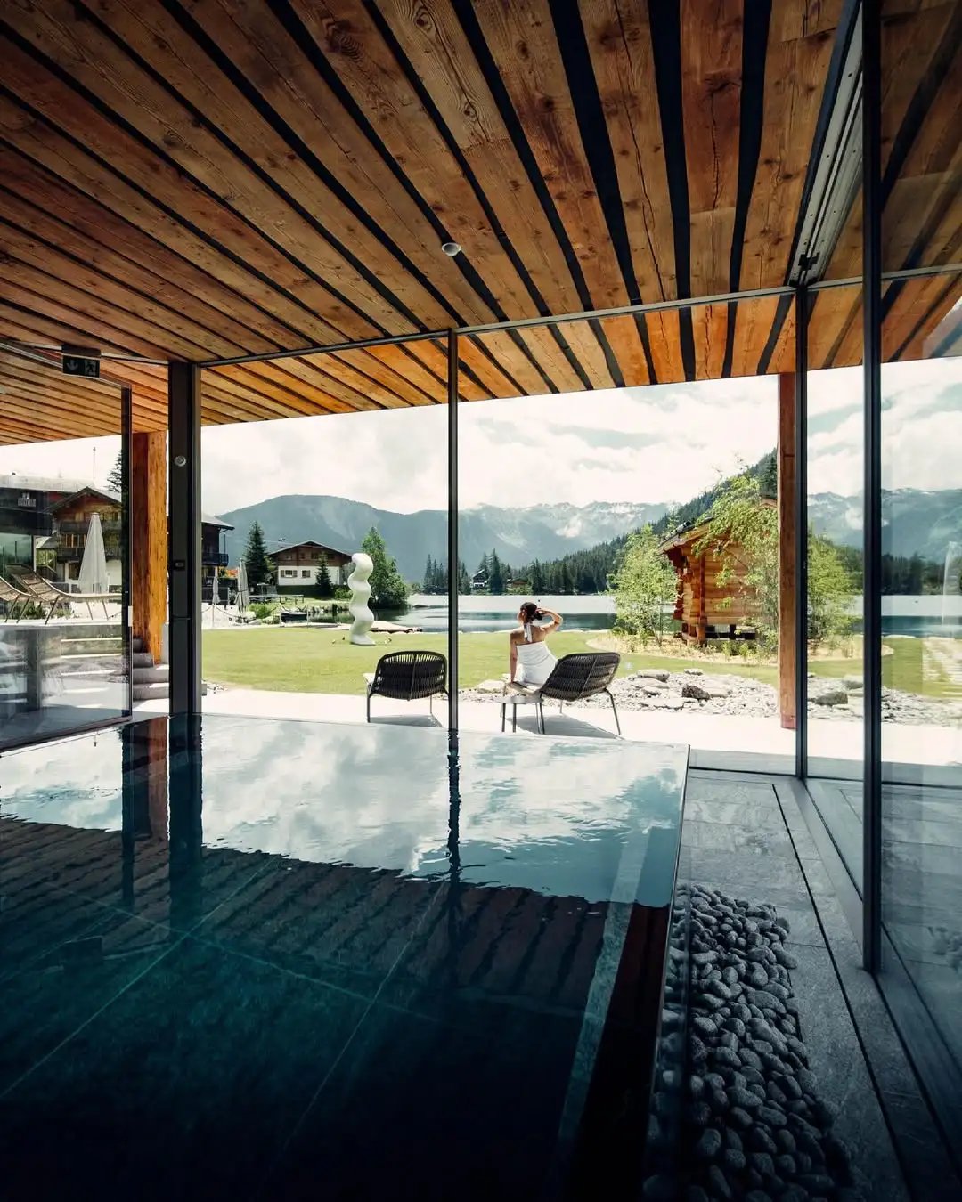 Au Club Alpin, the pool