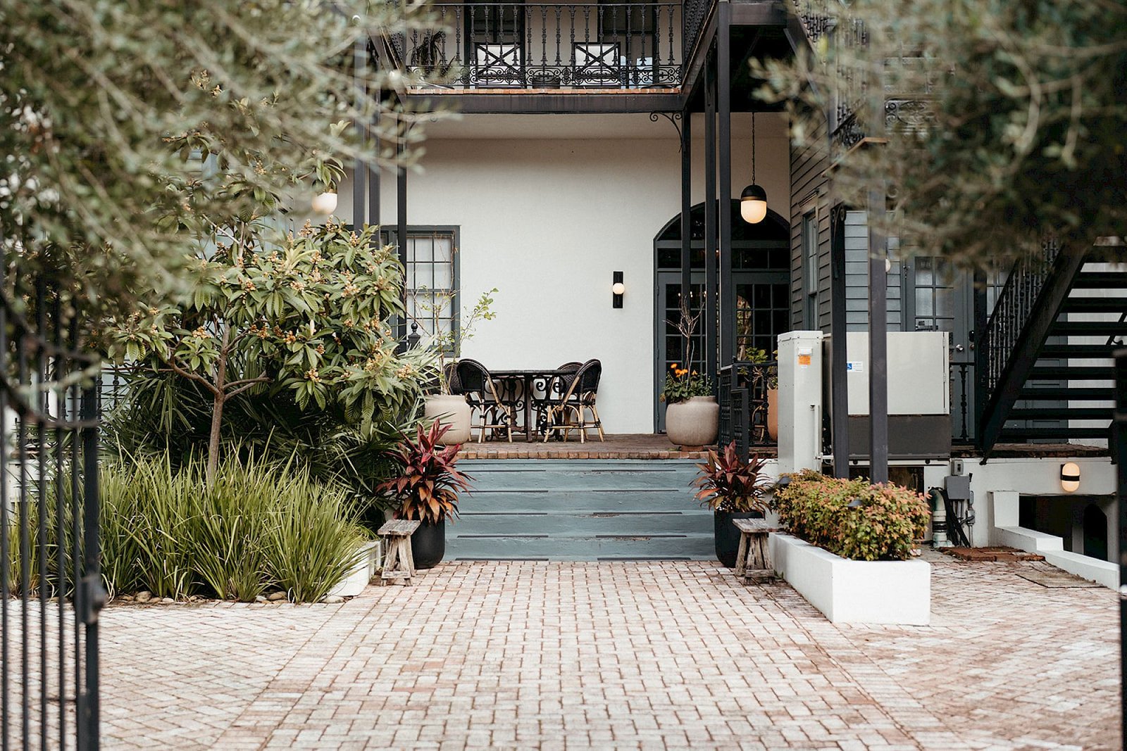 Bellwether House, vibe