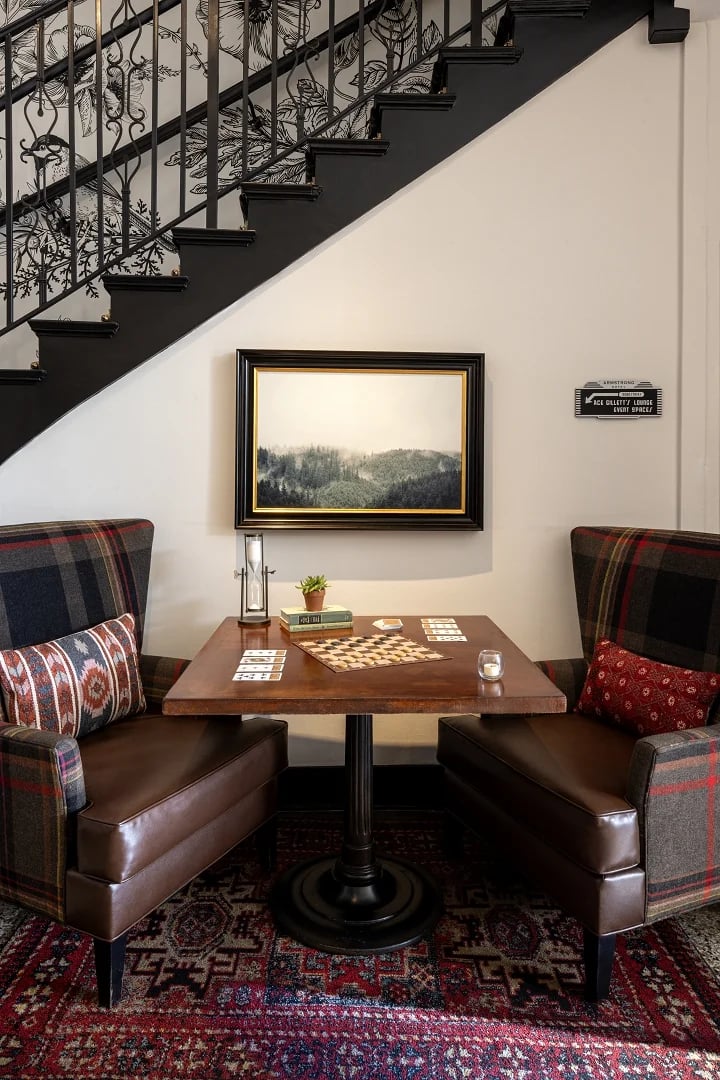 The Armstrong Hotel, vibe