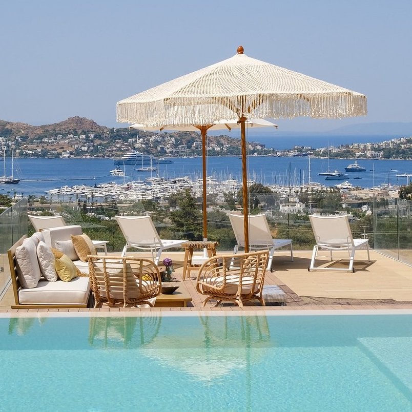 Birdcage 33, the pool