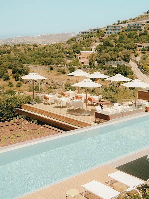 Birdcage 33, lika restaurant & pool bar