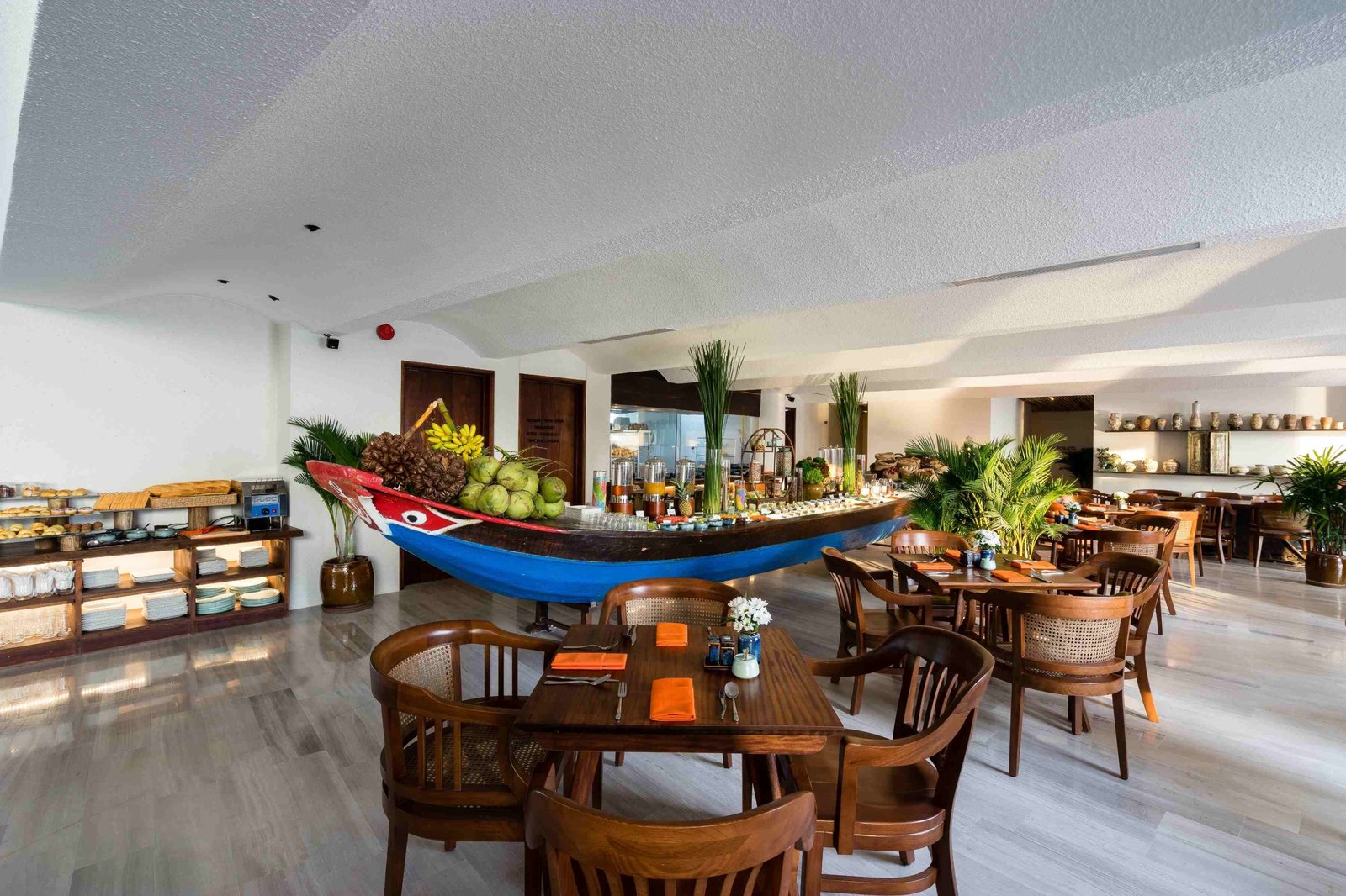 The Myst Dong Khoi Hotel — eat & drink