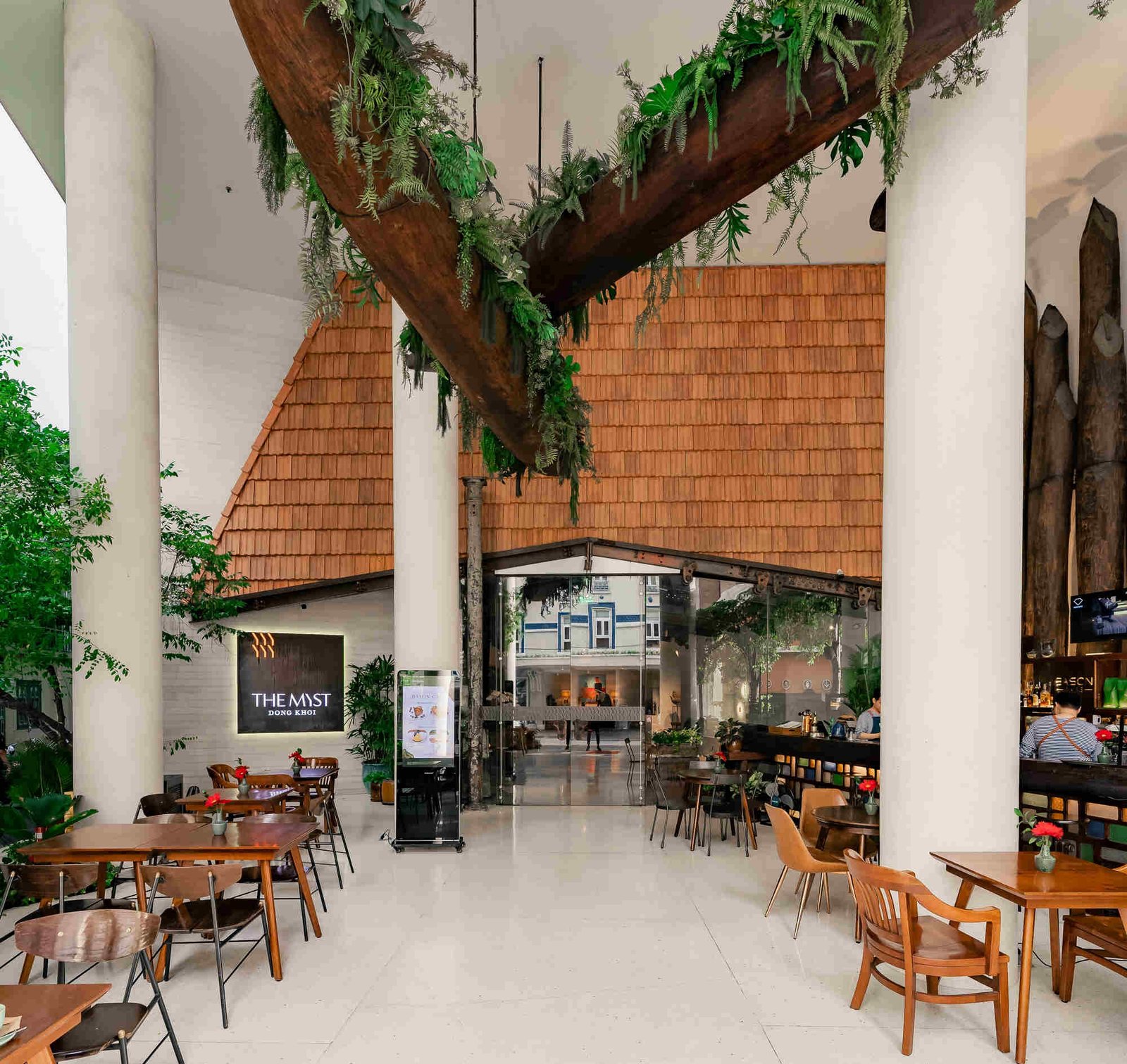 The Myst Dong Khoi Hotel — eat & drink