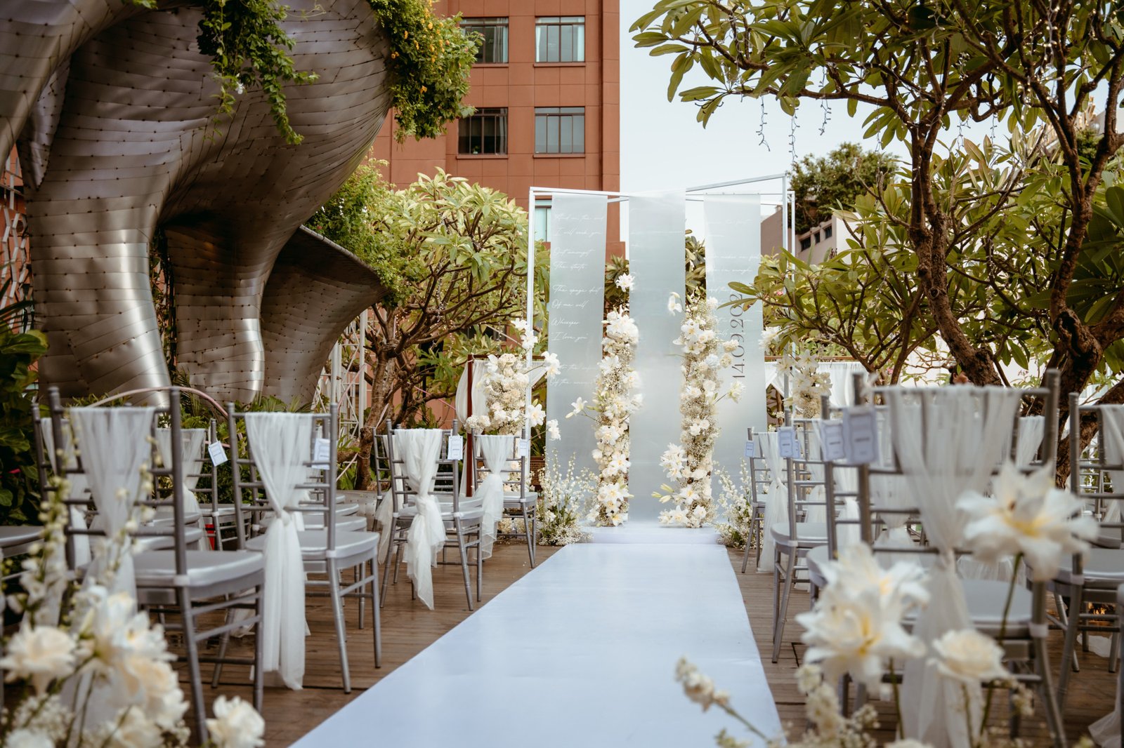 The Myst Dong Khoi Hotel — vibe