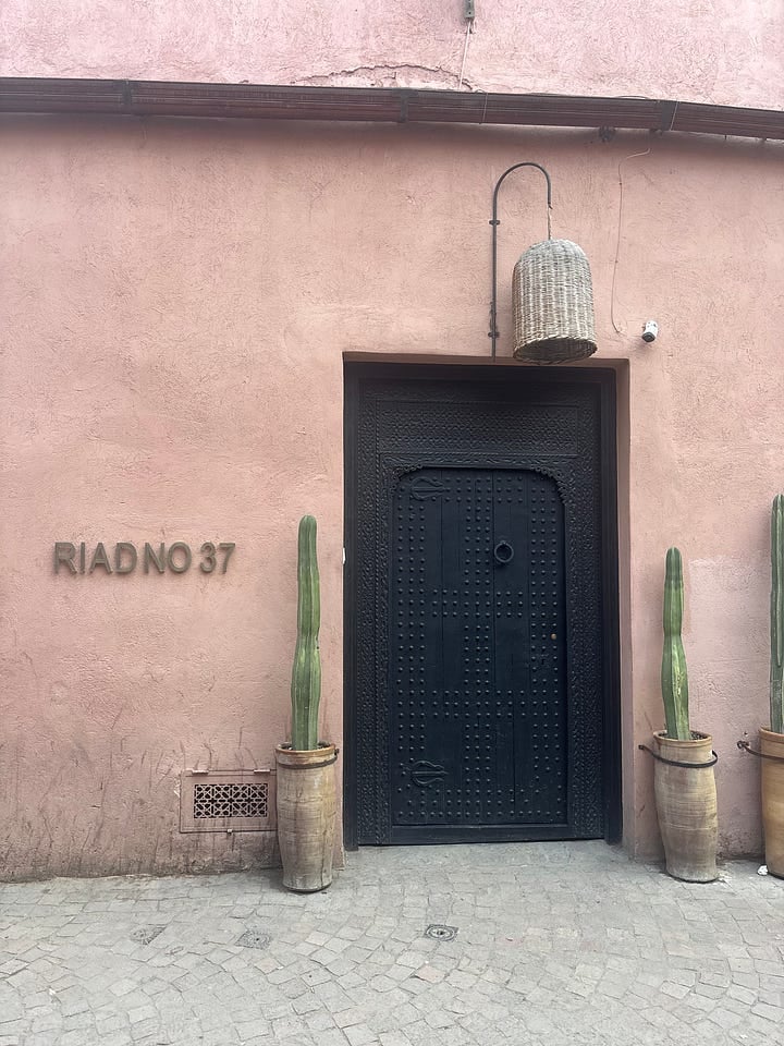 Riad No.37, backstory