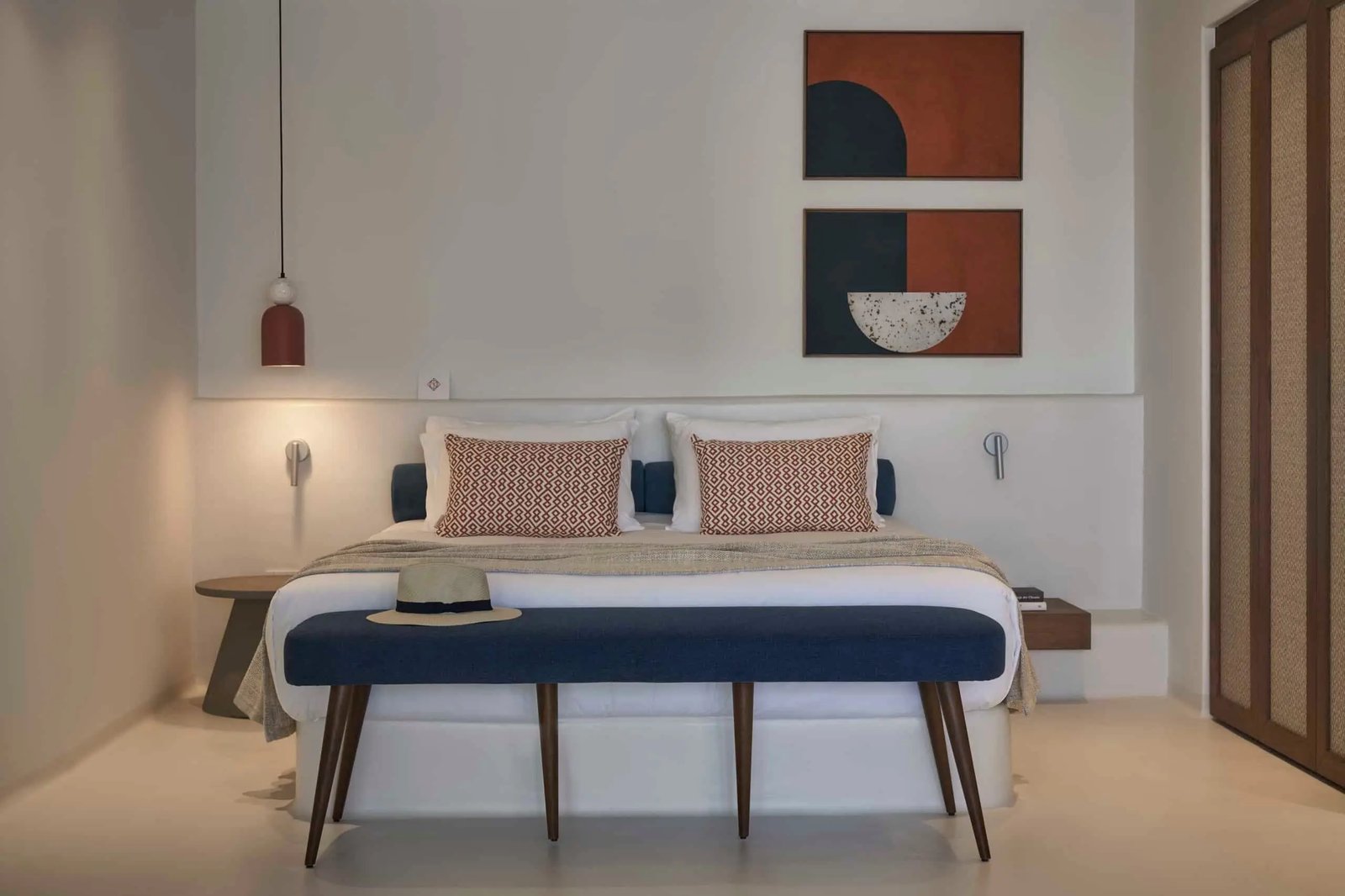 Andronis Minois, rooms