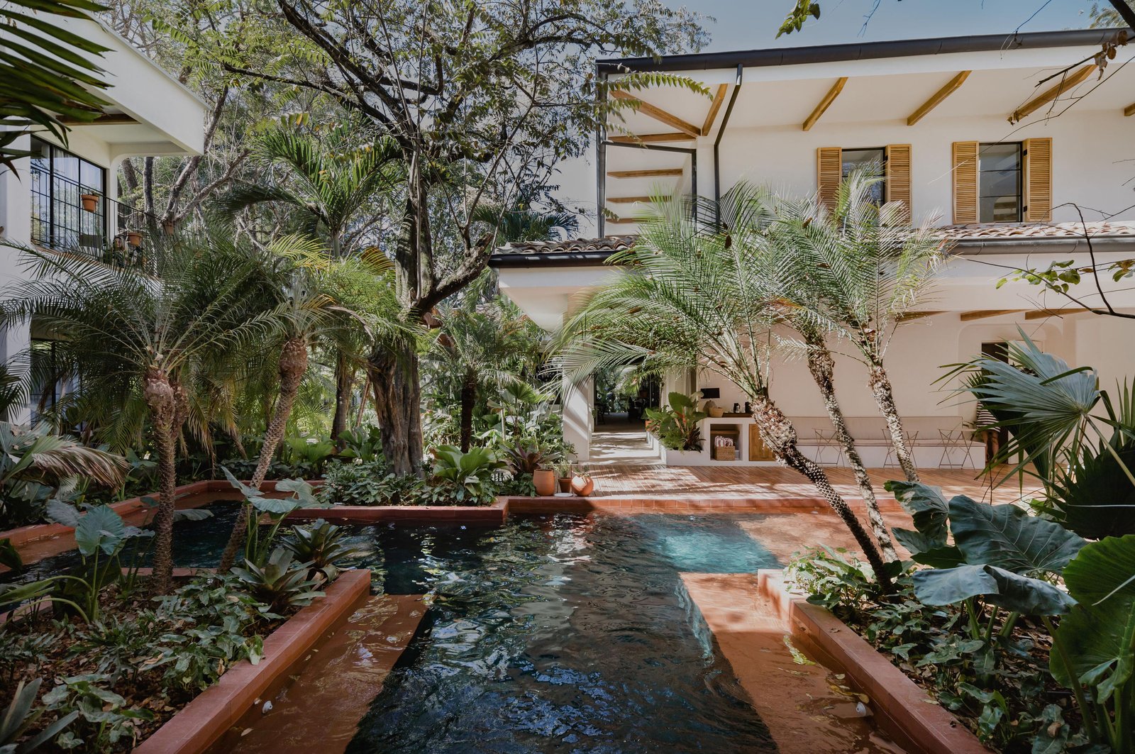 Sendero Hotel & Villas, backstory