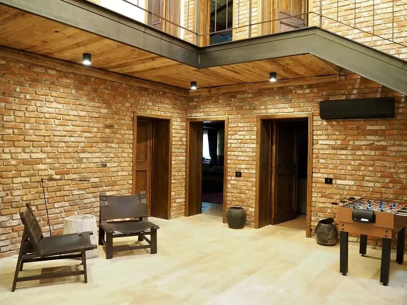 Singureni Manor, vibe