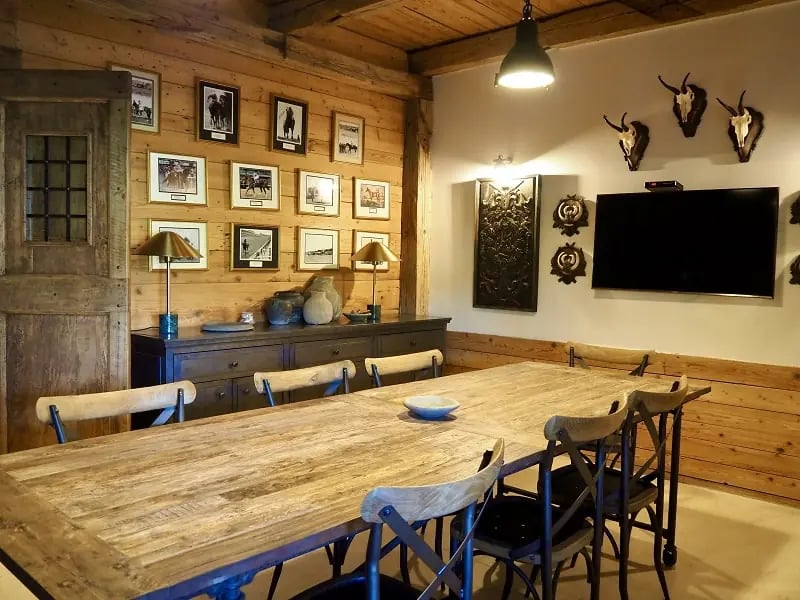 Singureni Manor, eat & drink