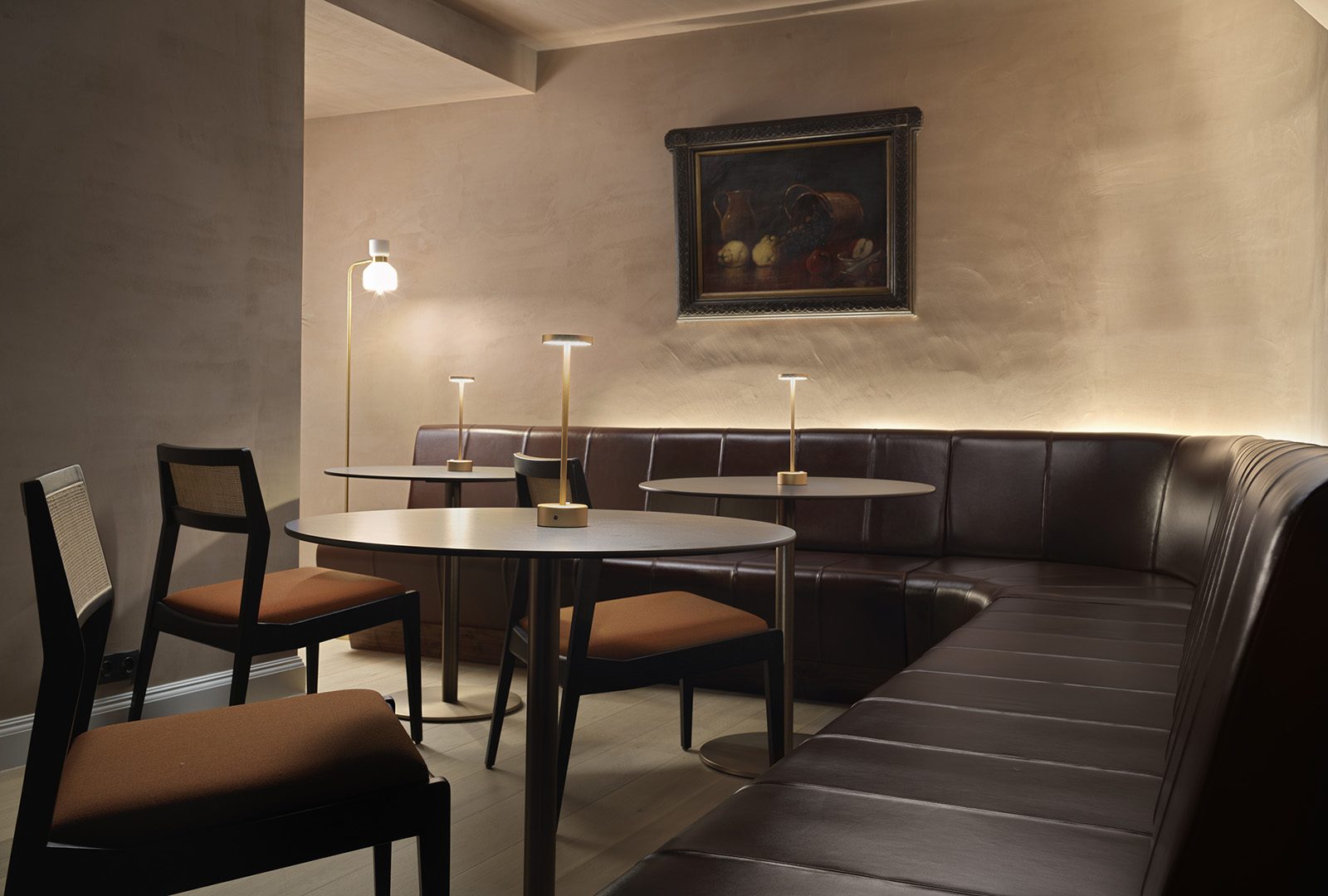 Monument, eat & drink