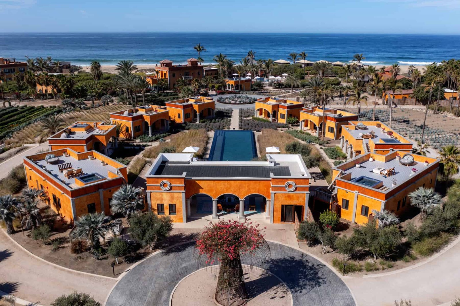 Hotel Villa Santa Cruz, backstory