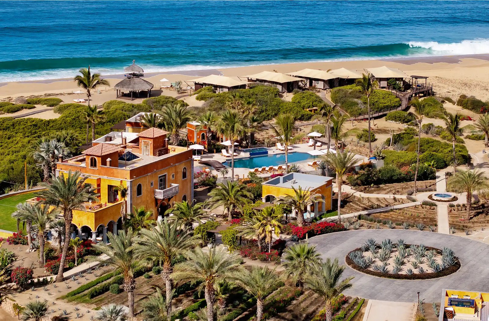 Hotel Villa Santa Cruz, backstory