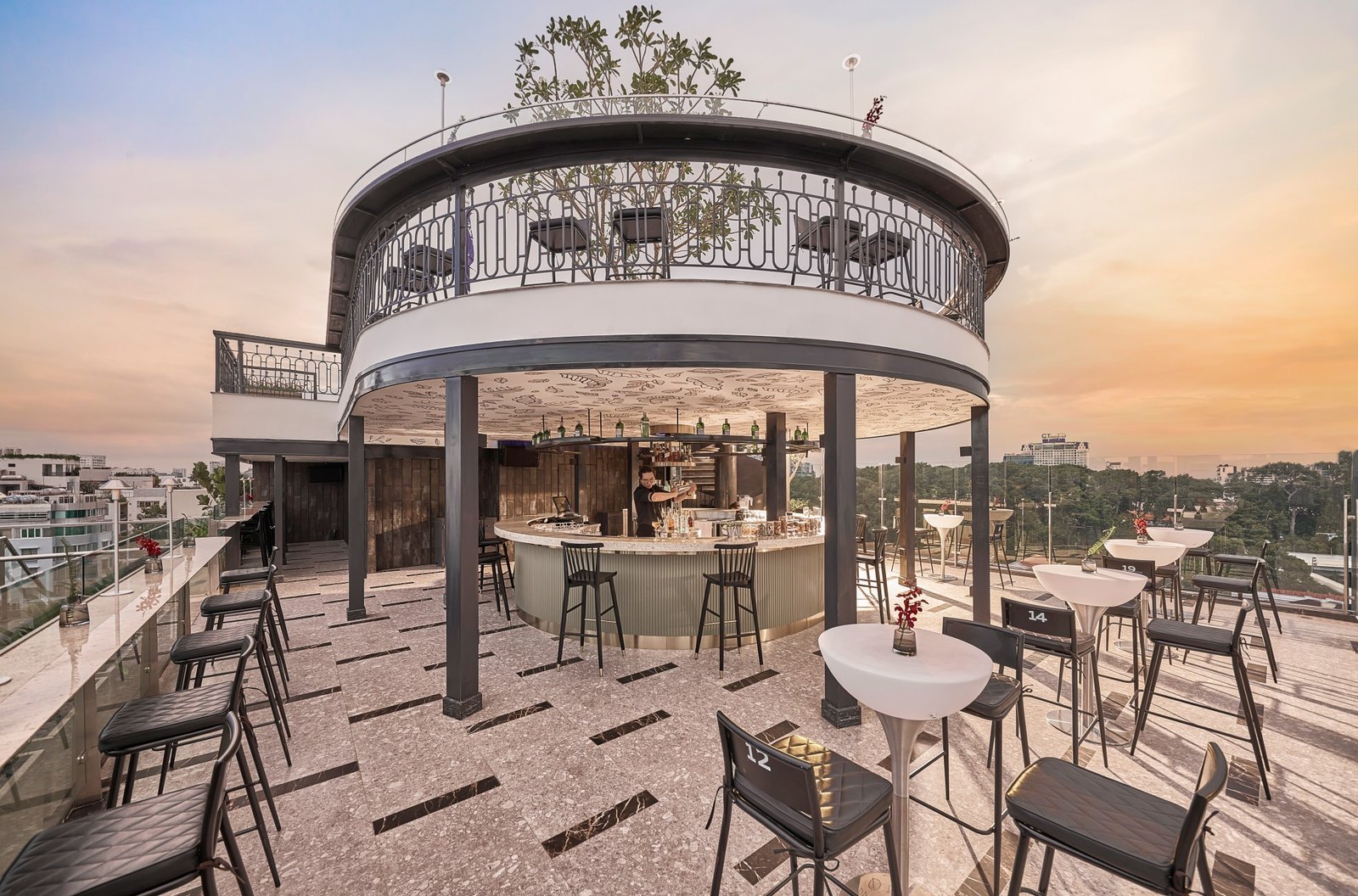 La Siesta Premium Saigon — vibe