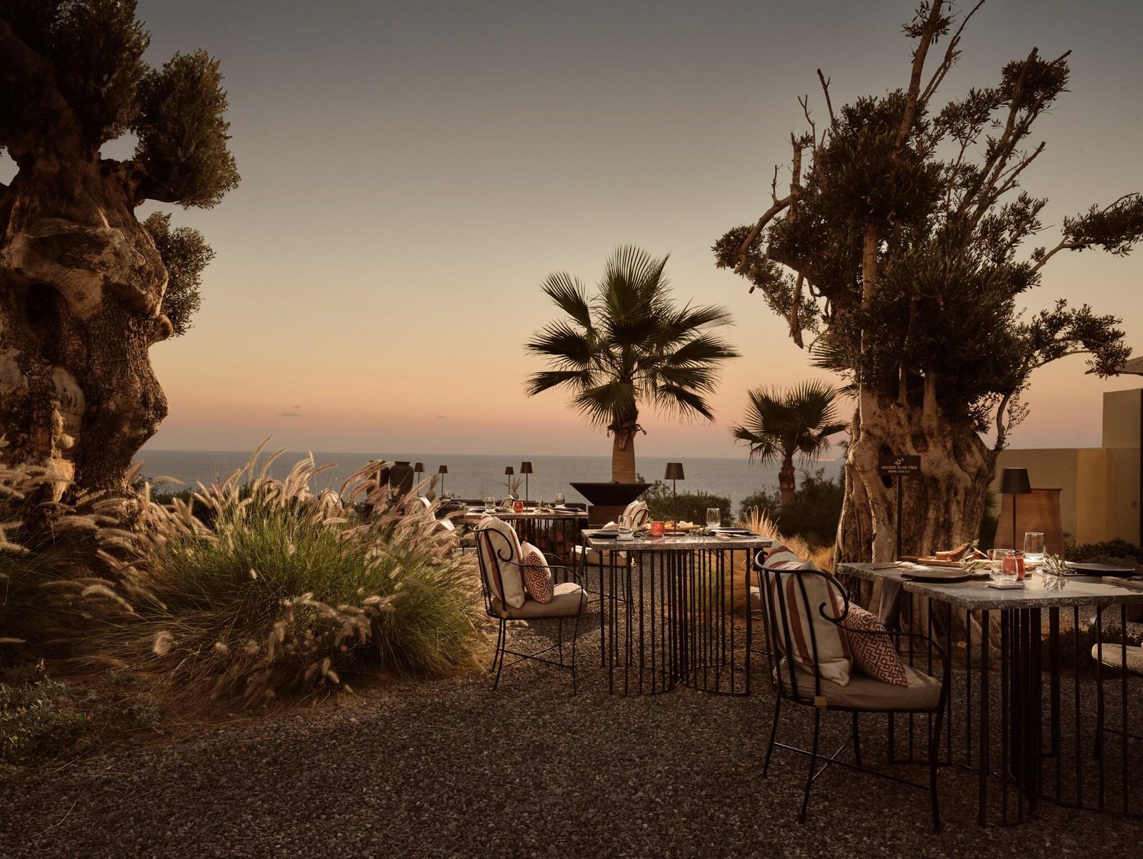 Acro Suites, cremnos restaurant