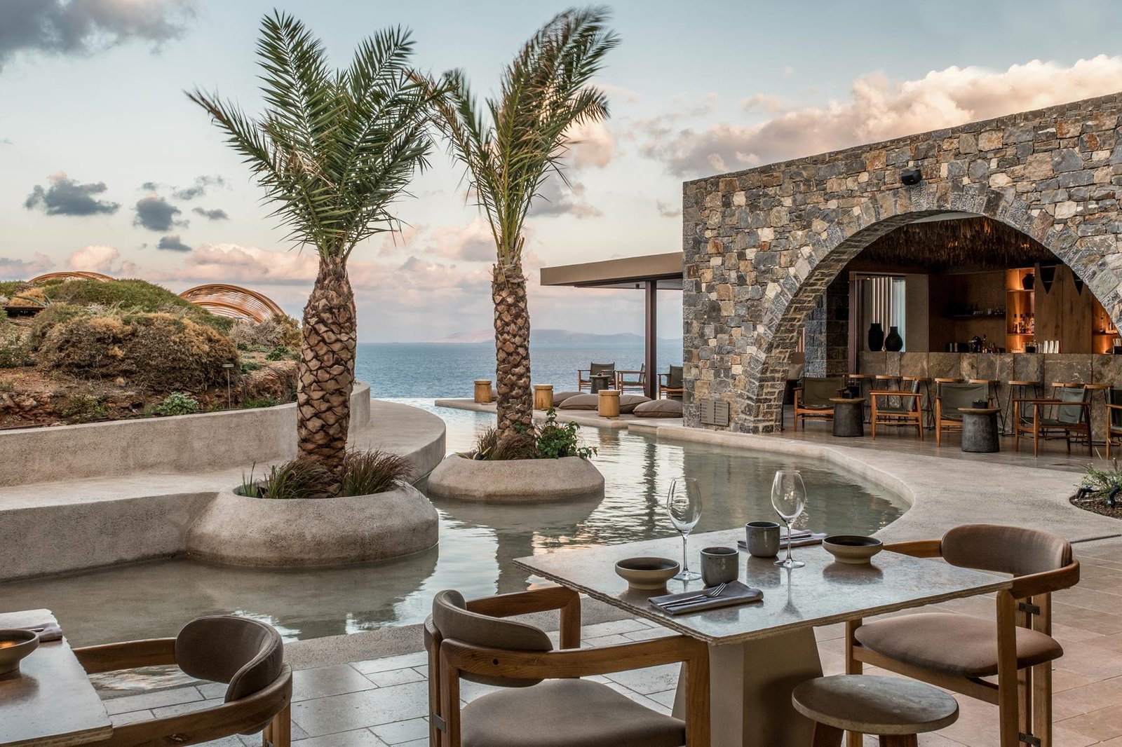 Acro Suites, cremnos restaurant