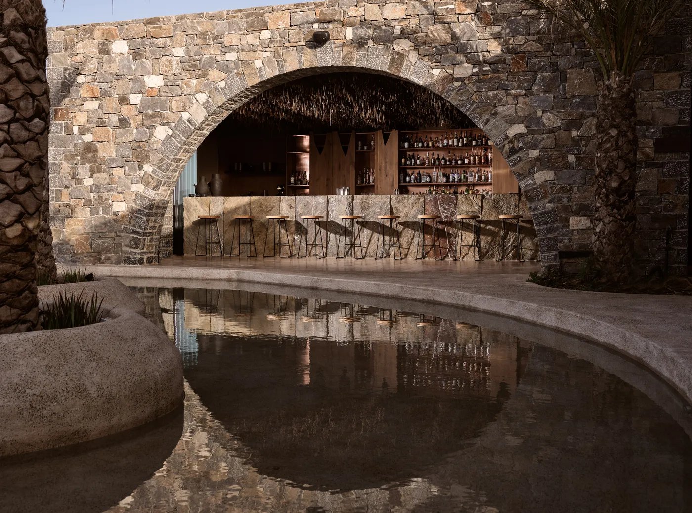Acro Suites, the circle pool bar & lounge