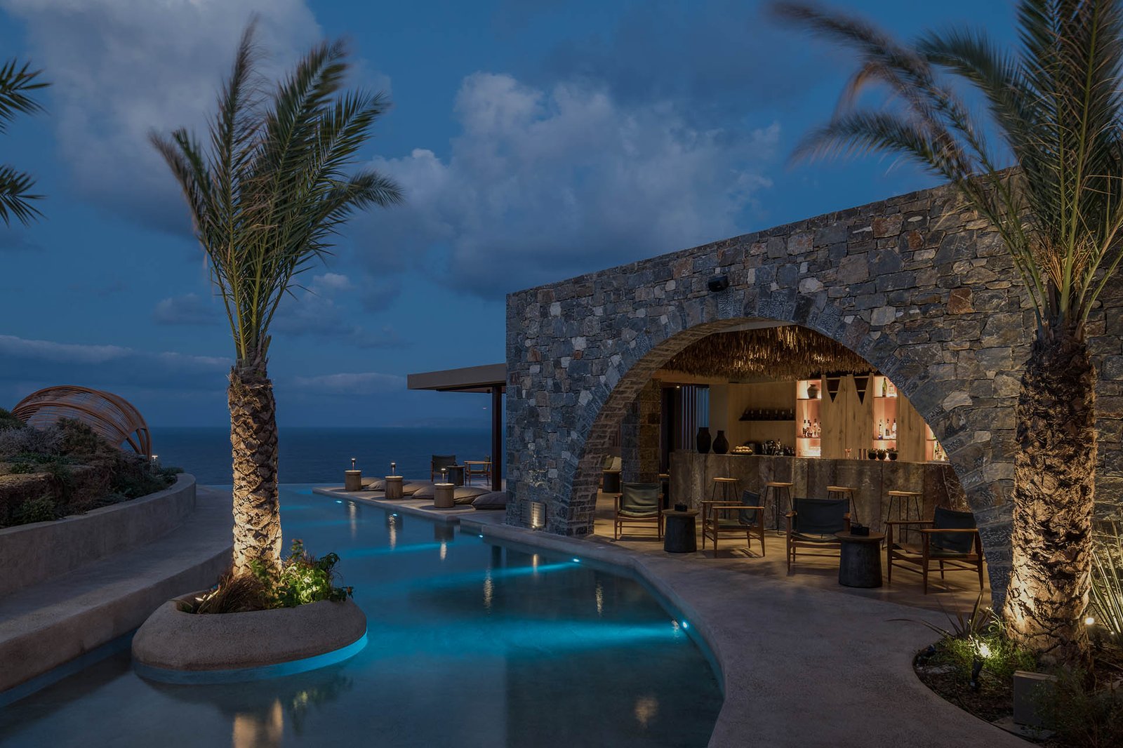 Acro Suites, the circle pool bar & lounge