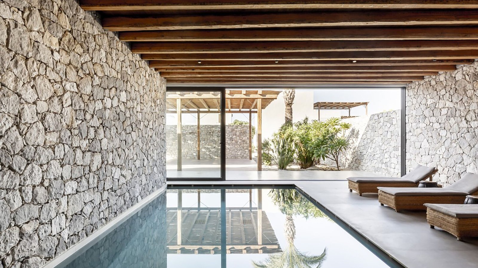 OKU Kos, the pool