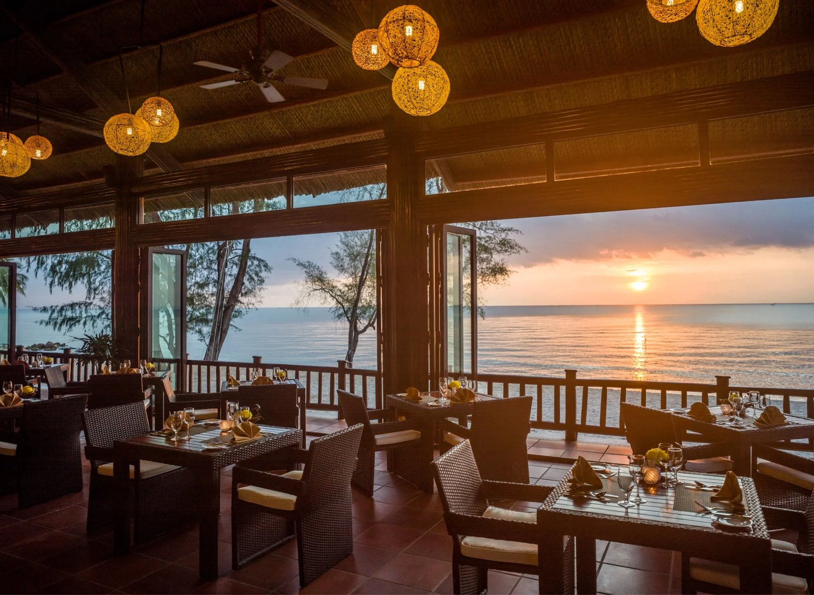Vinpearl Resort & Spa Phú Quốc, at the table