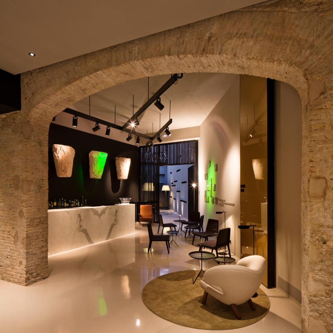 Caro Hotel, eat & drink