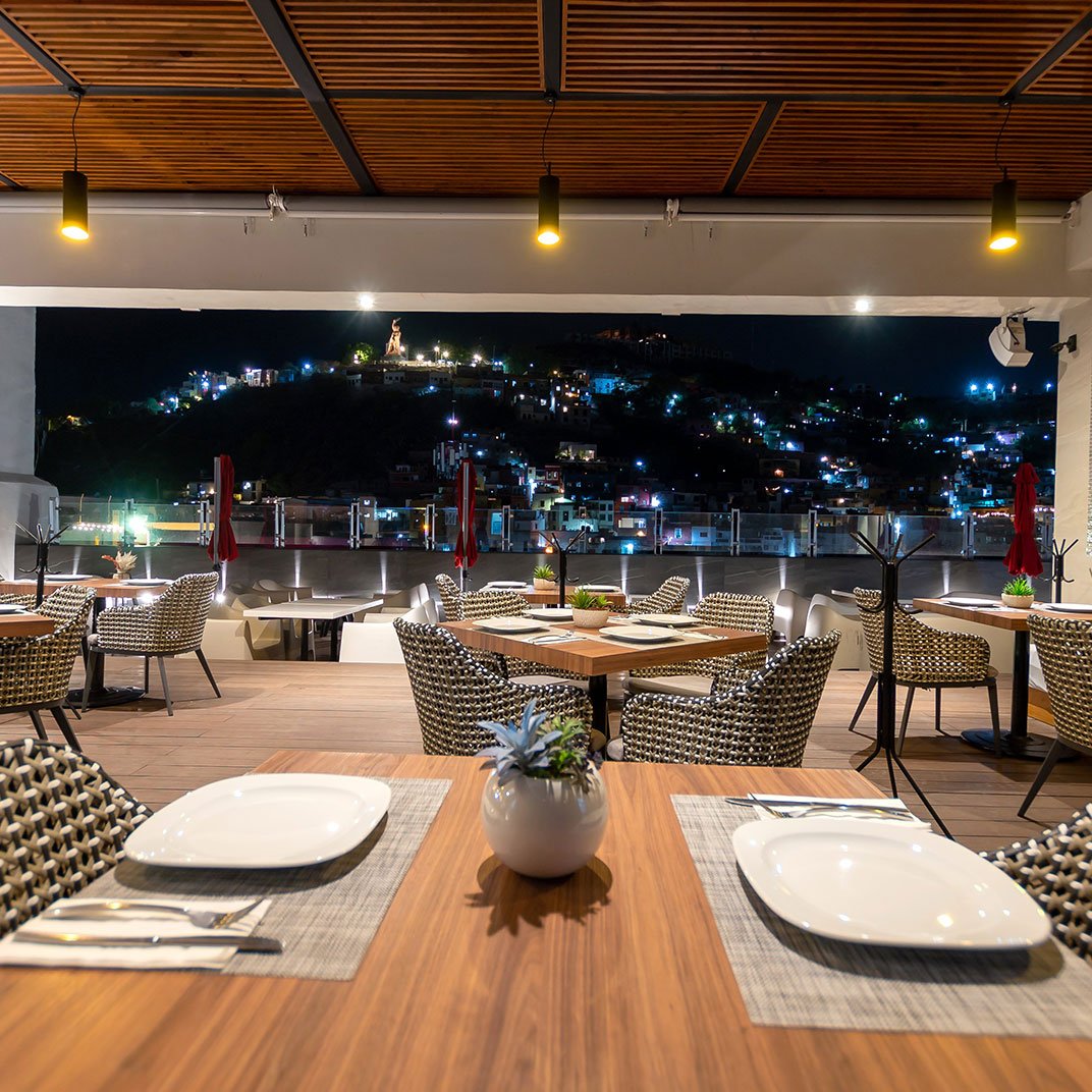 Nueve 25 Hotel Boutique, eat & drink