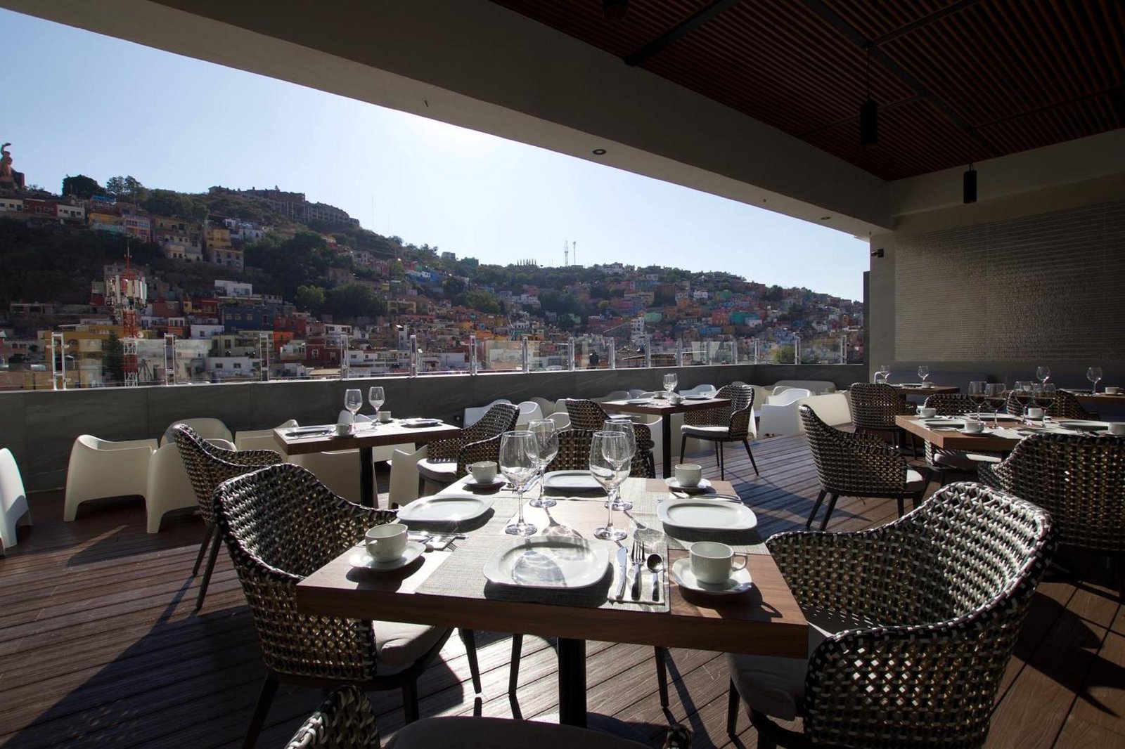 Nueve 25 Hotel Boutique, eat & drink