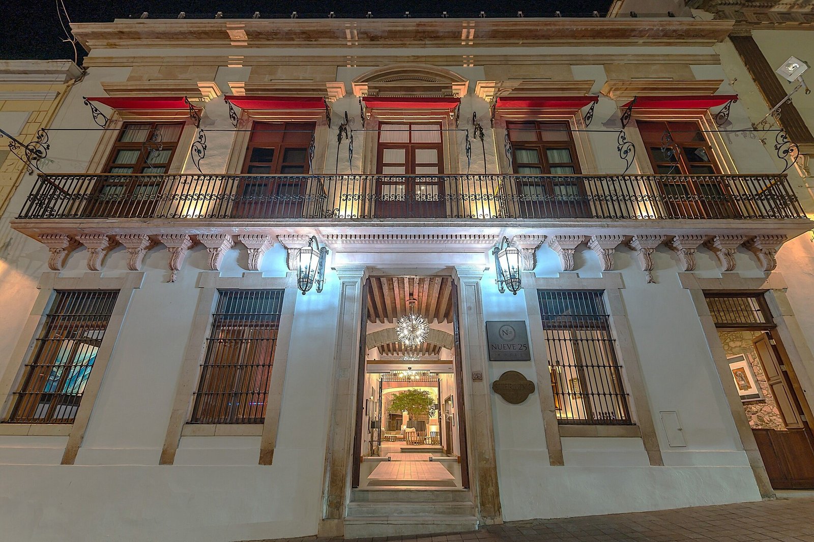 Nueve 25 Hotel Boutique, backstory