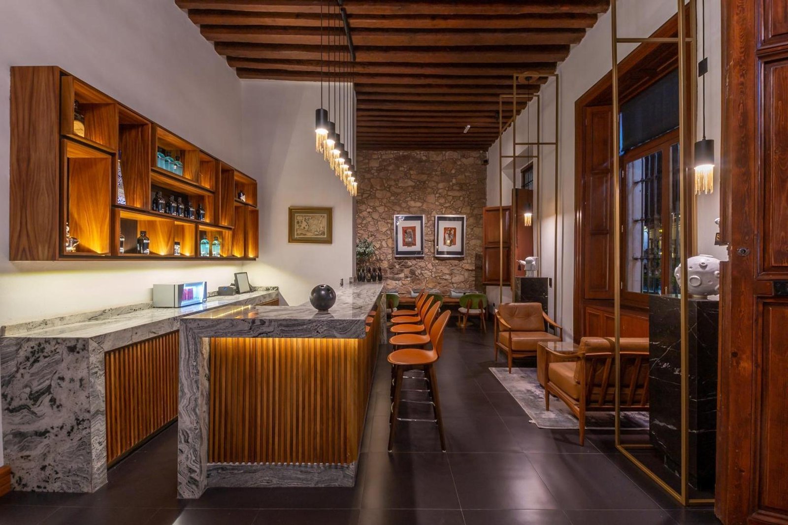 Nueve 25 Hotel Boutique, eat & drink