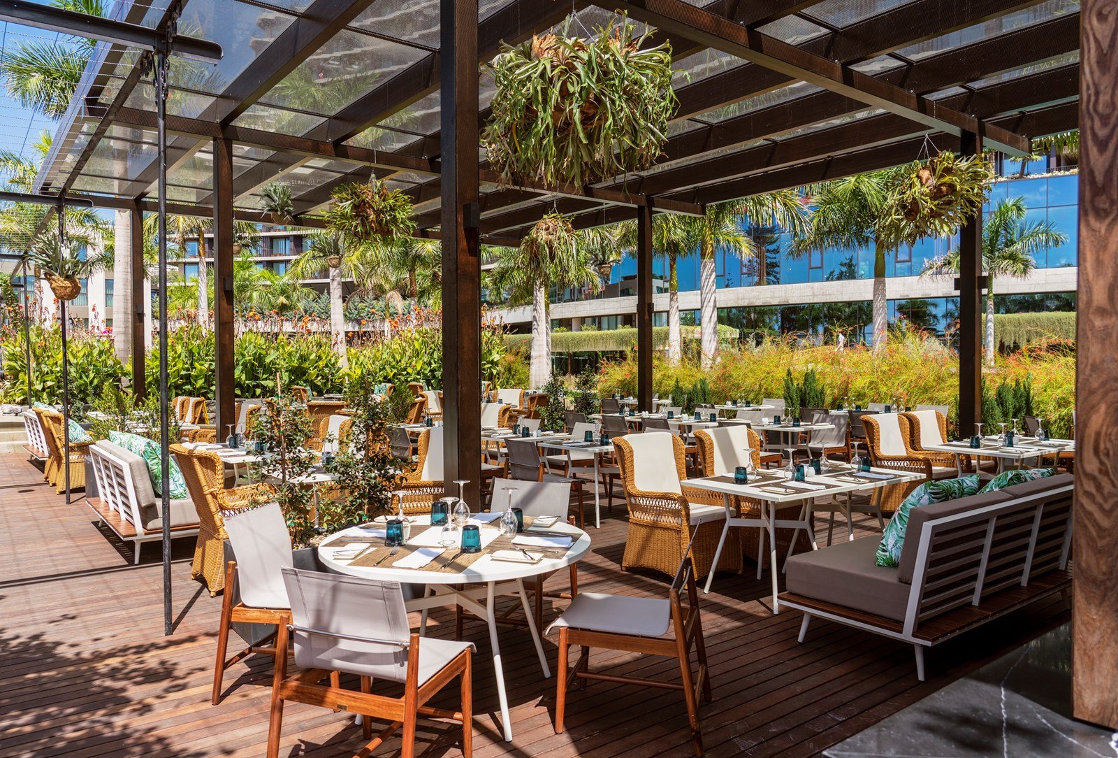 Savoy Palace, hibiscus restaurant