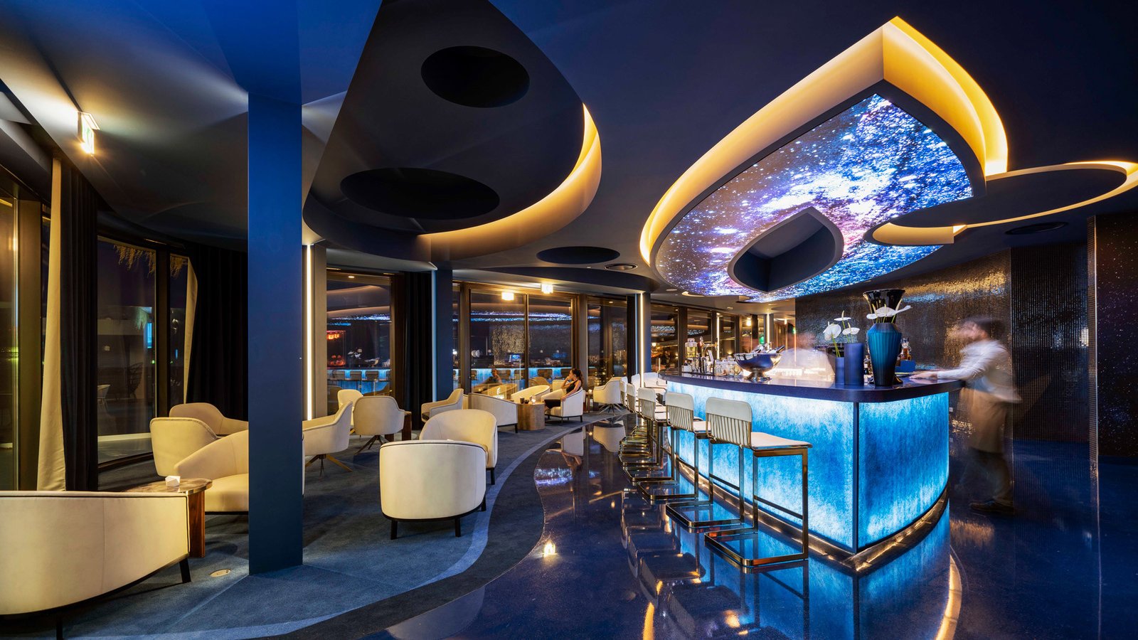 Savoy Palace, galáxia skybar