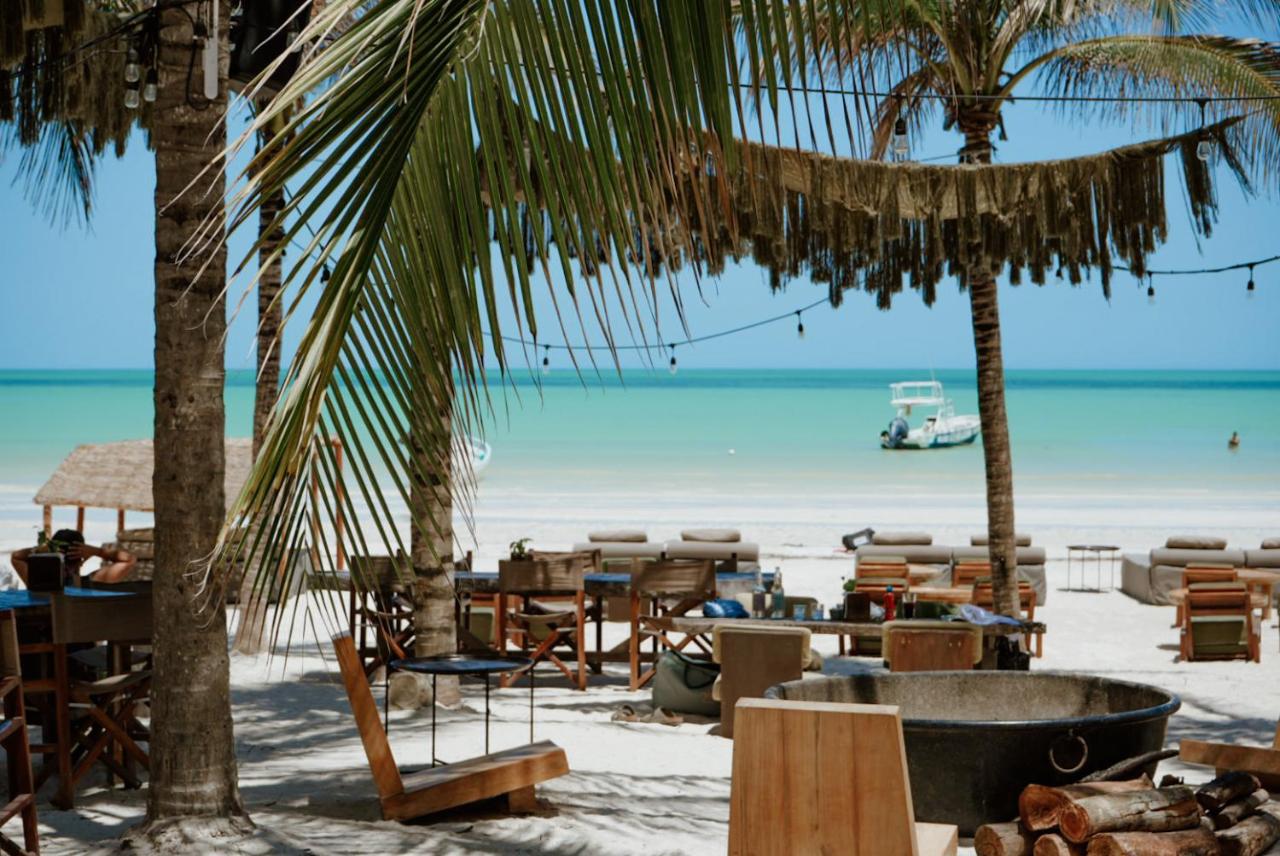 Nomade Holbox, beach bar