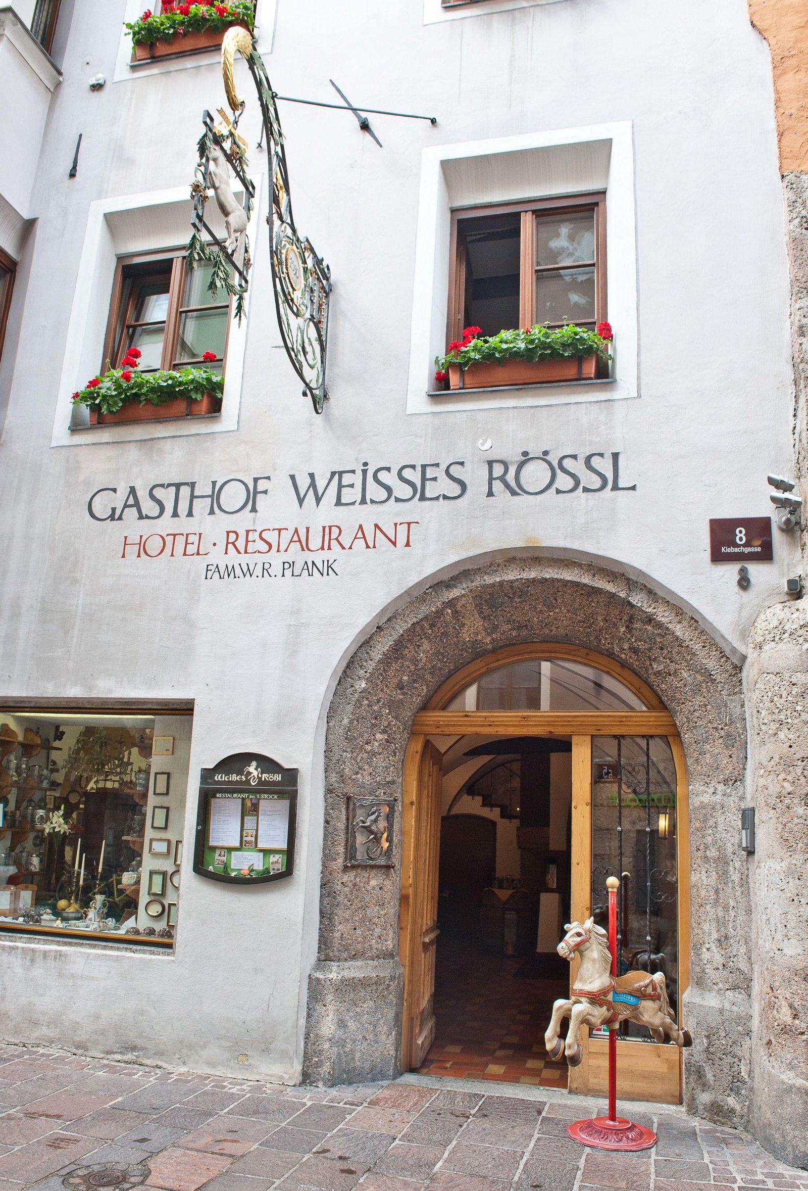 Weisses Rössl, backstory