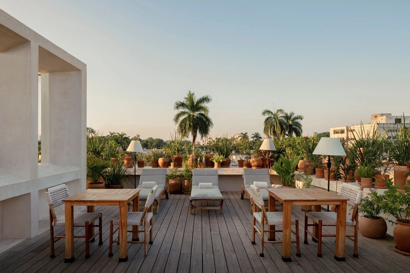 Hotel Sureño, vibe