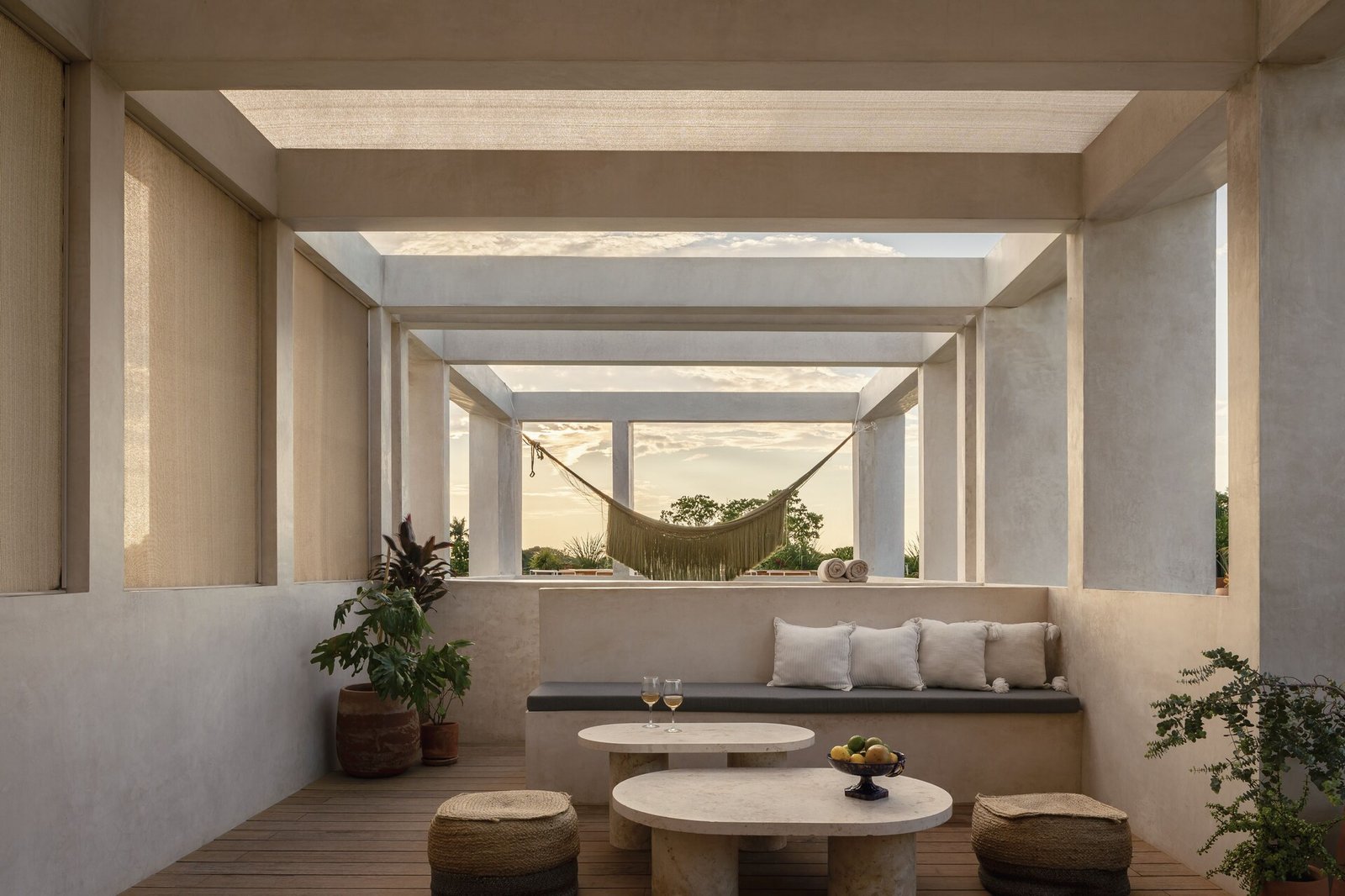 Hotel Sureño, vibe