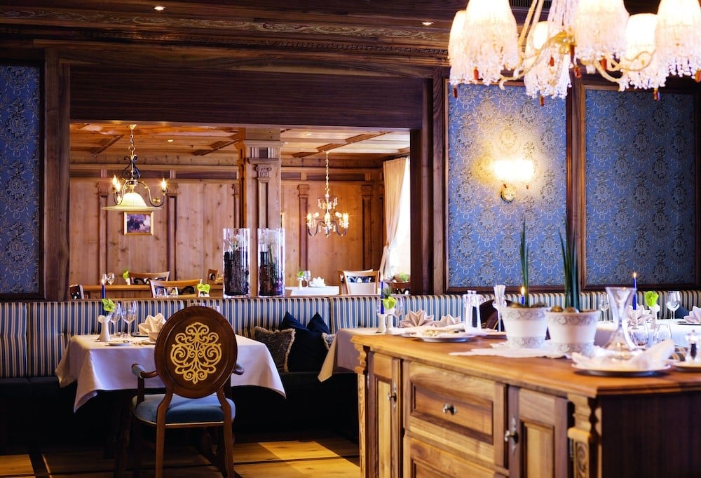 Hotel Trofana Royal, at the table