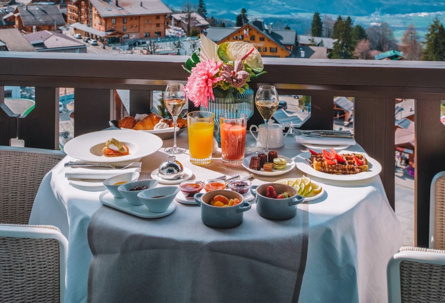 Villars Palace, at the table