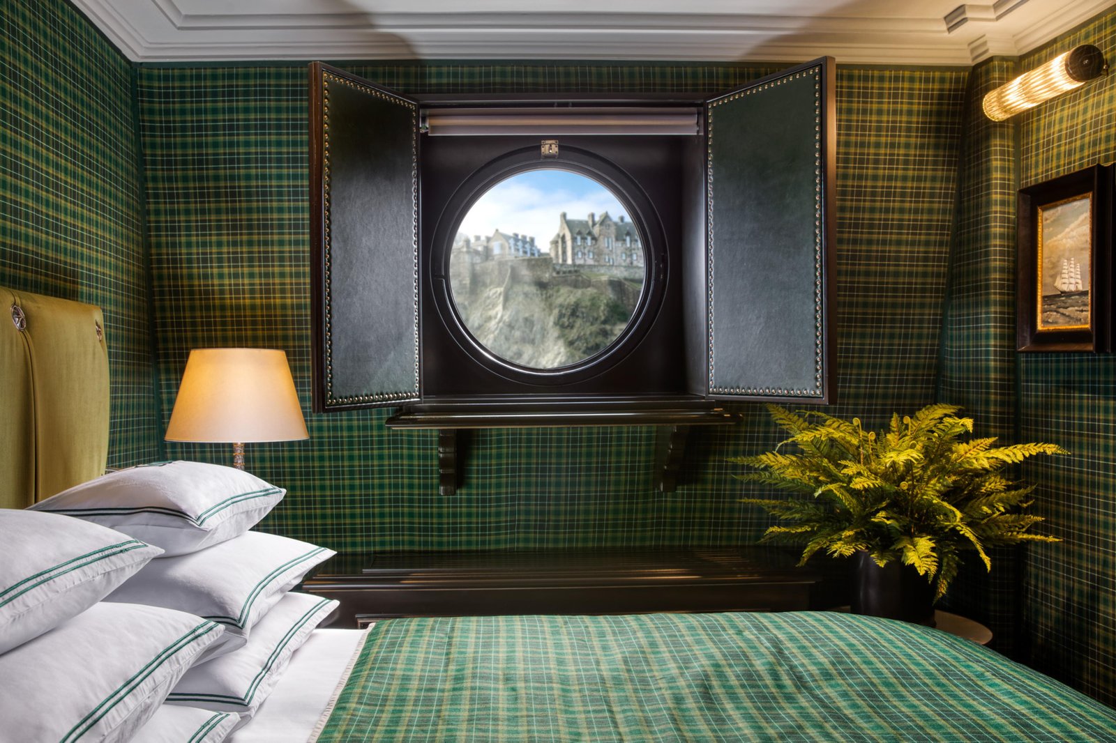 100 Princes Street, rooms